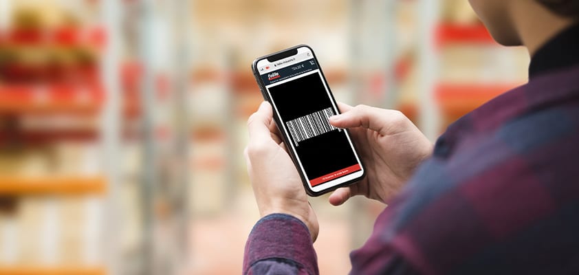 Téléphone sur le site internet de Faille Industrie avec un code barre sur l'écran